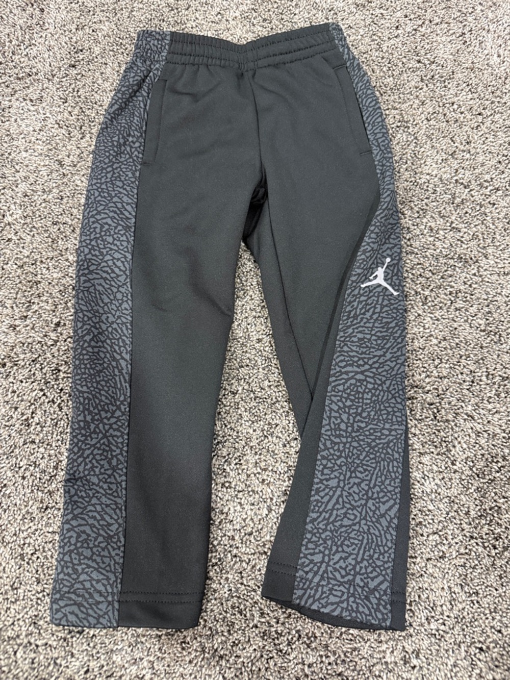Nike Jordan Kids Black & Gray Patterned fleece pants. NWT
